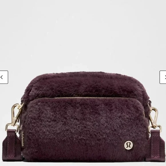 Everywhere Crossbody Bag 2L Plush Fleece ColourBlack Plum/Gold - Picture 1 of 5